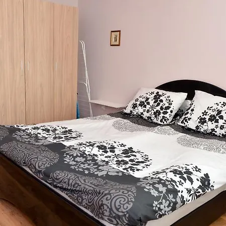 Studio 108 Apartment *