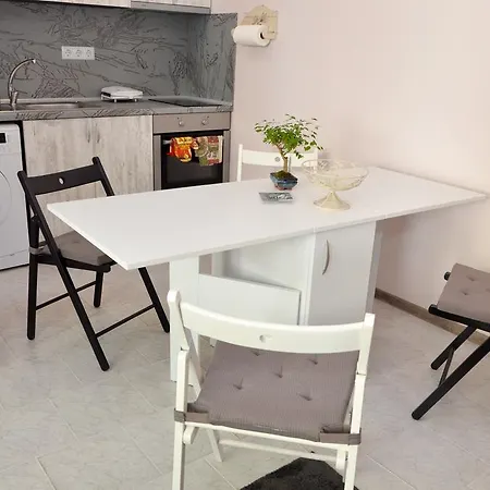 Studio 108 Apartment *